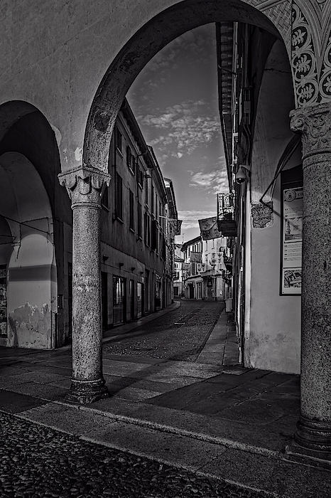 Monochrome urbanscape by Roberto Pagani Monochrome urbanscape by Roberto Pagani